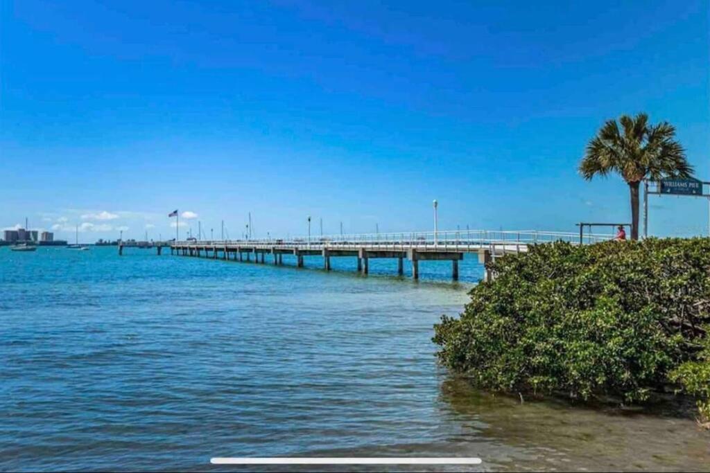 In The Center Of Gulfport, Min Away From The Beach! Sint-Petersburg Buitenkant foto