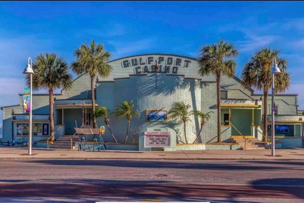 In The Center Of Gulfport, Min Away From The Beach! Sint-Petersburg Buitenkant foto